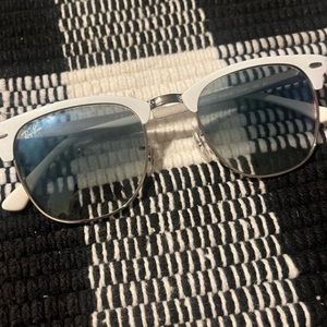 Ray-Ban Clubmaster Sunglasses😎White Framed, Blue Lenses😎Includes Case